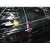 車窗小廣告危害大！車主及時(shí)清理很重要